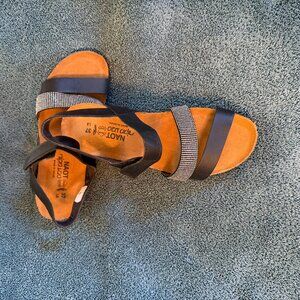 Brand New Naot Sandals-Size 37